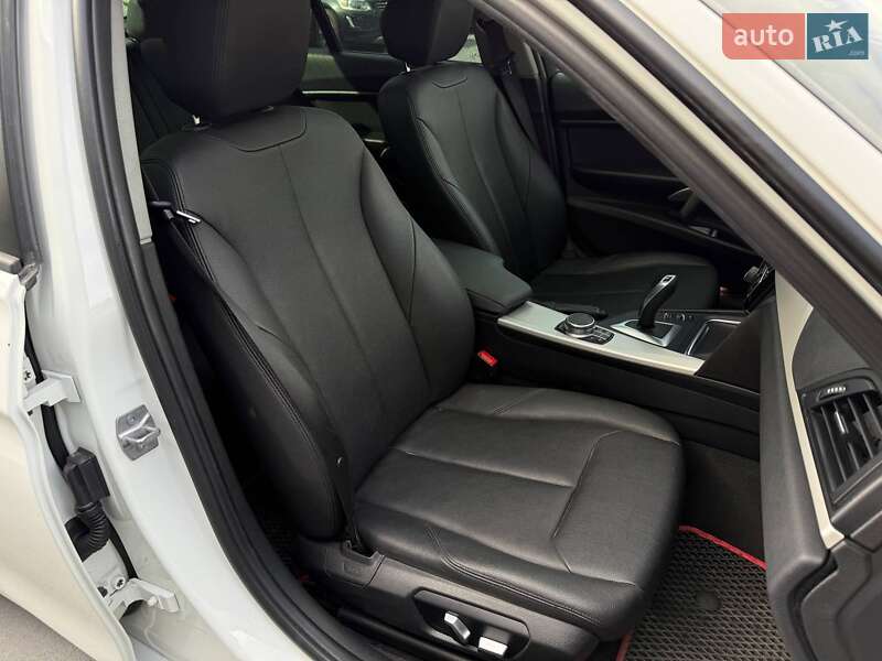Седан BMW 3 Series 2018 в Ровно