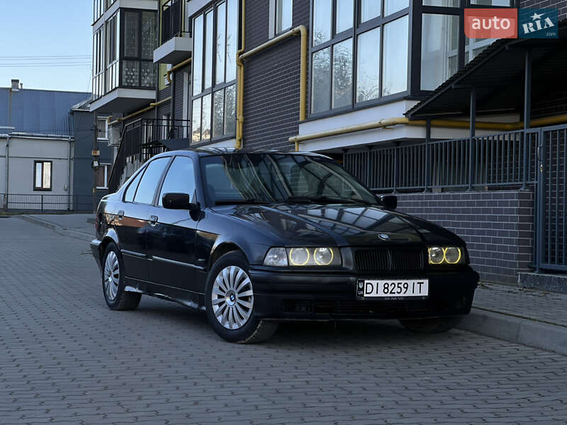 Седан BMW 3 Series 1993 в 
