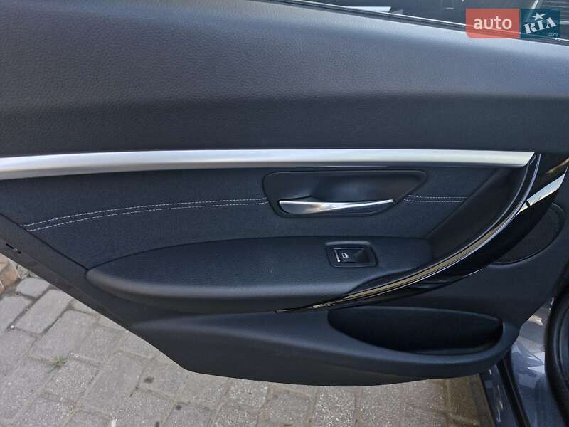 Седан BMW 3 Series 2017 в Миколаєві