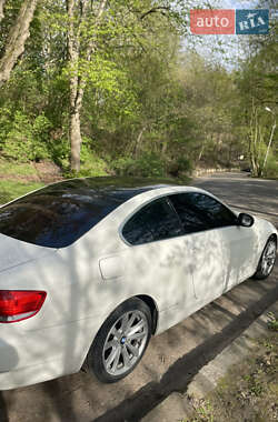 Купе BMW 3 Series 2009 в 