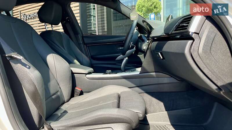 Седан BMW 3 Series 2017 в Чернігові