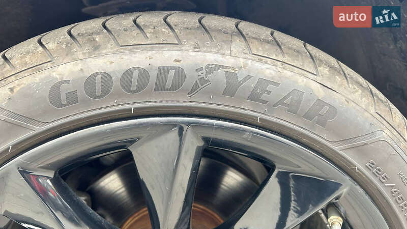 Седан BMW 3 Series 2018 в Львові