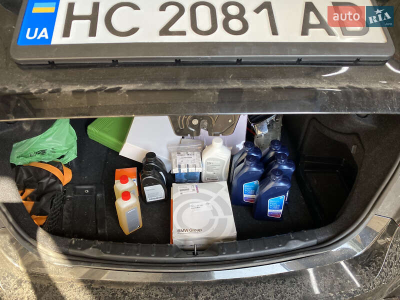 Седан BMW 3 Series 2018 в Львові