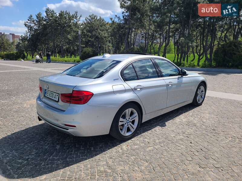Седан BMW 3 Series 2018 в Дніпрі