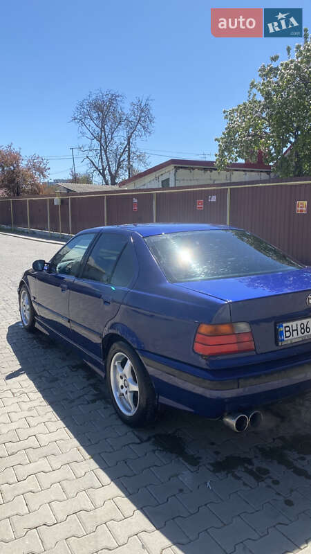 Седан BMW 3 Series 1992 в Одессе