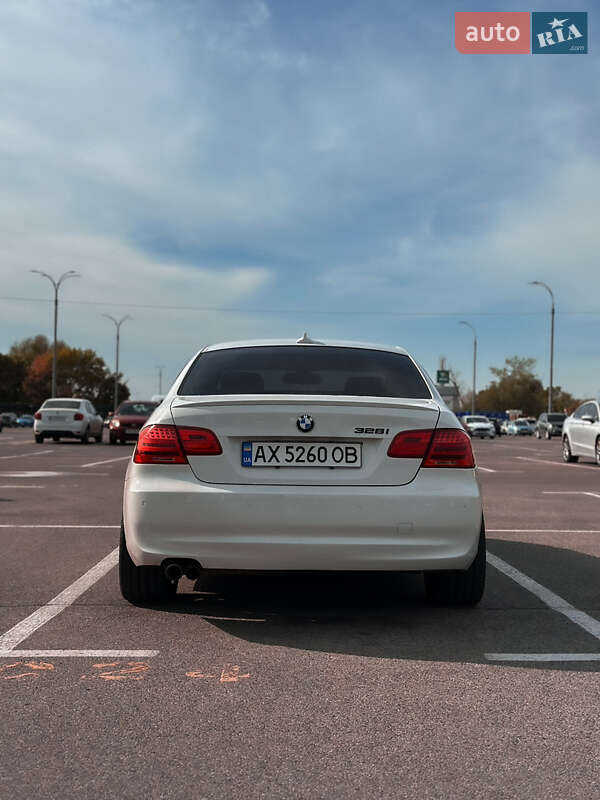 Купе BMW 3 Series 2010 в Киеве фото 11 Купе BMW 3 Series 2010 в Киеве