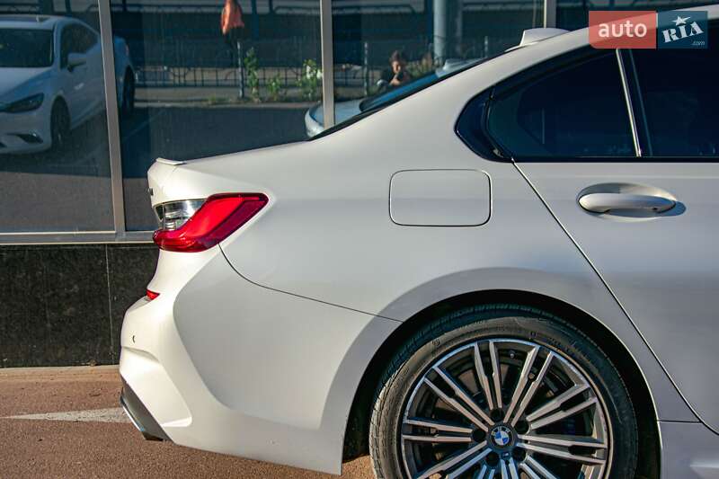 Седан BMW 3 Series 2019 в Киеве