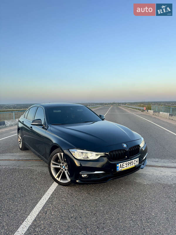 Седан BMW 3 Series 2015 в 