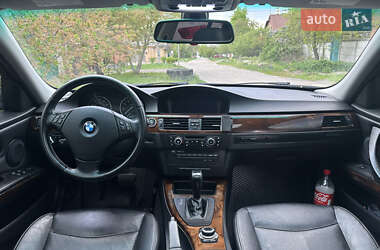 Седан BMW 3 Series 2010 в 