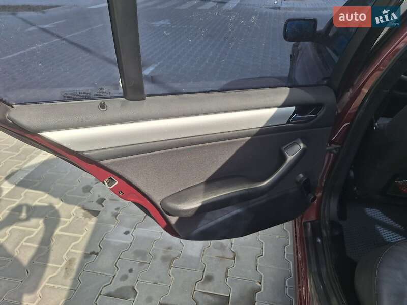 Седан BMW 3 Series 2003 в Черновцах