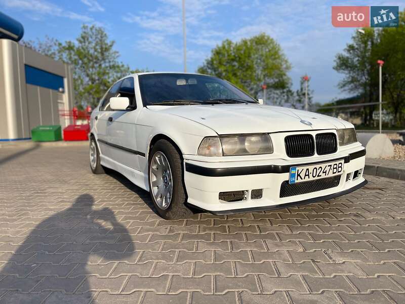 Седан BMW 3 Series 1990 в Одессе
