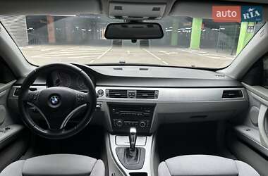 Купе BMW 3 Series 2010 в 