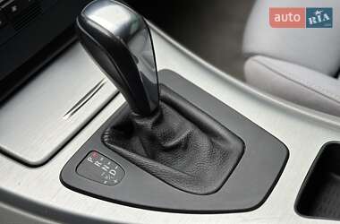 Купе BMW 3 Series 2010 в 