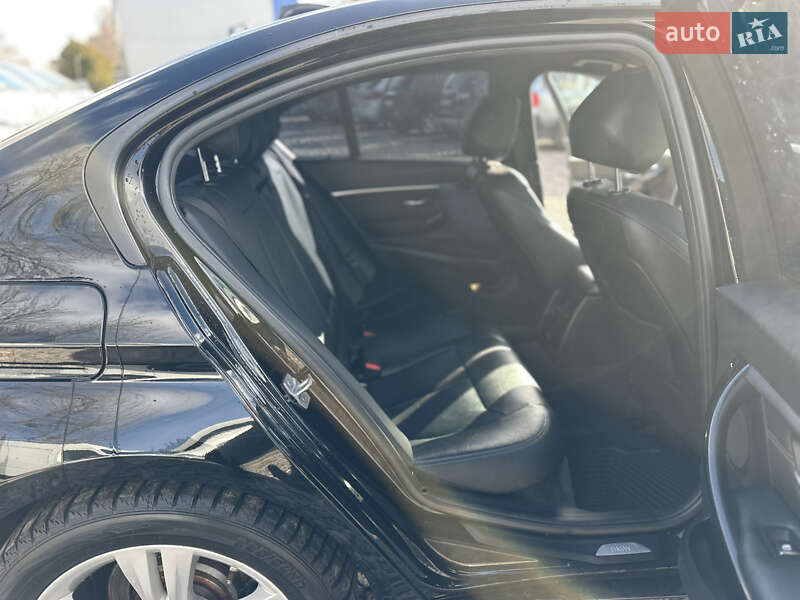 Седан BMW 3 Series 2016 в Ровно