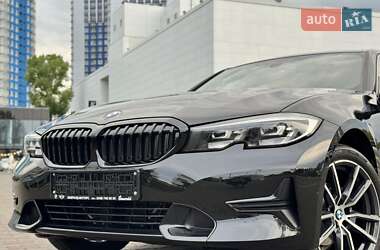 Седан BMW 3 Series 2022 в 