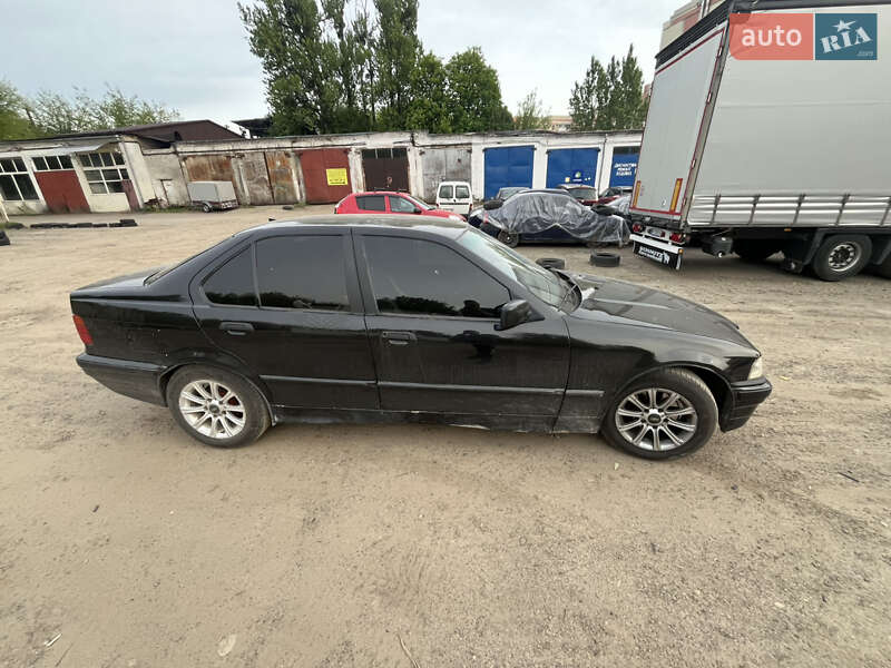 Седан BMW 3 Series 1993 в Львове