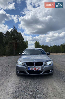 Седан BMW 3 Series 2011 в Рокитному