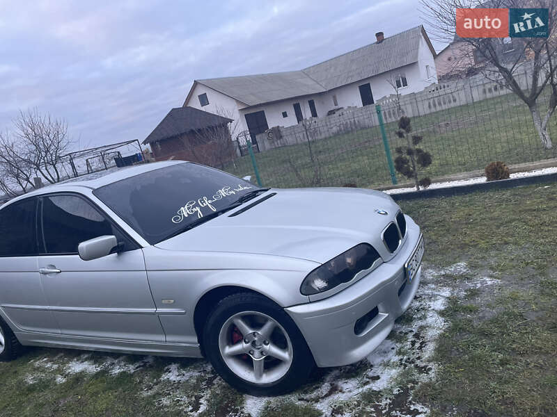 Седан BMW 3 Series 2000 в Великих Мостах