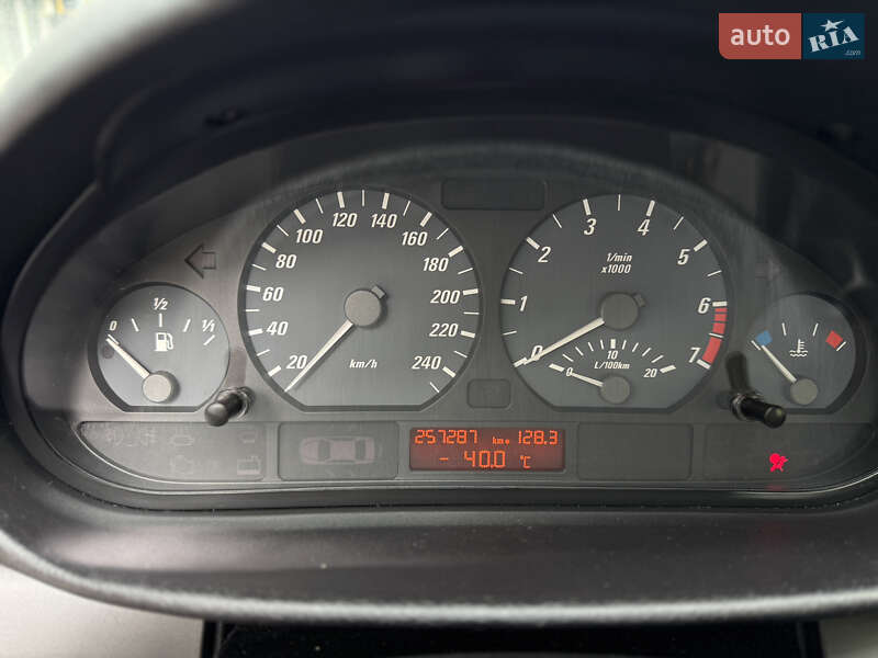 Седан BMW 3 Series 2000 в Новояворовске