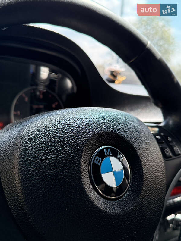 Седан BMW 3 Series 2011 в Чернівцях