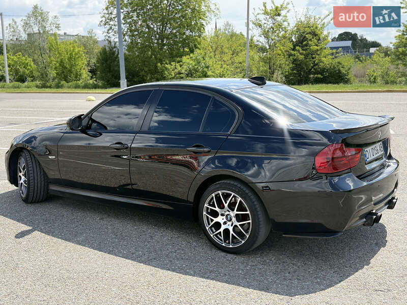 Седан BMW 3 Series 2011 в Чернівцях