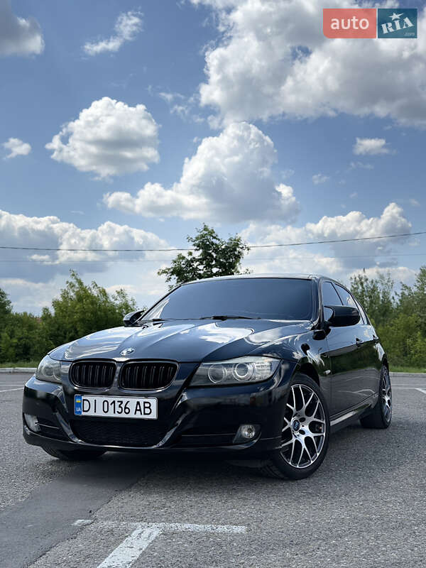 Седан BMW 3 Series 2011 в Чернівцях