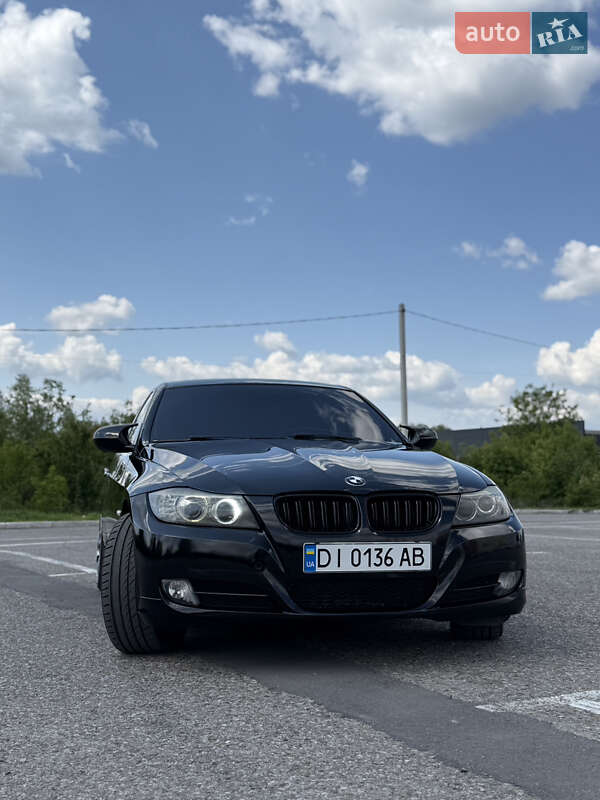 Седан BMW 3 Series 2011 в Чернівцях