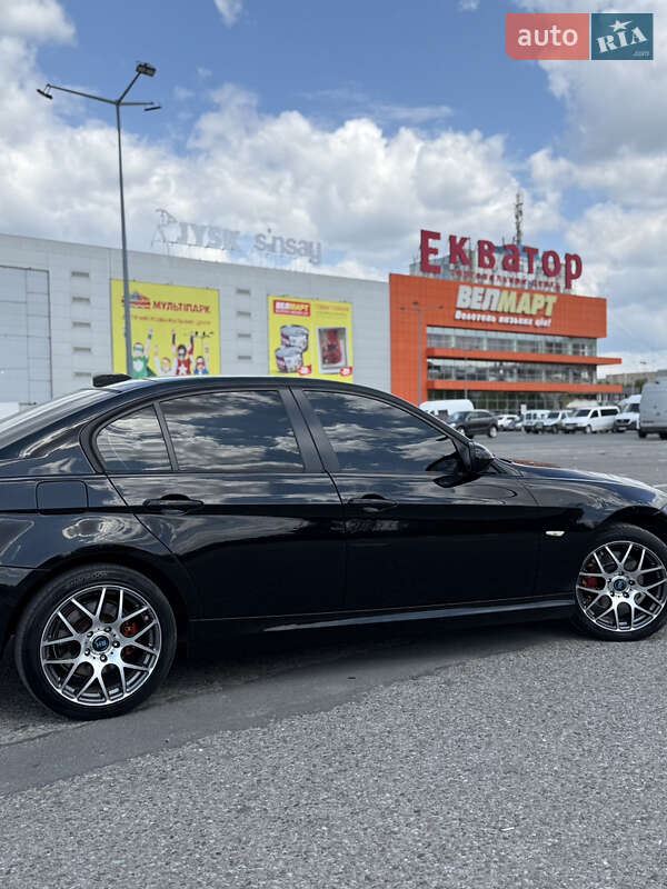 Седан BMW 3 Series 2011 в Чернівцях