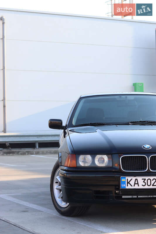 Седан BMW 3 Series 1995 в Киеве