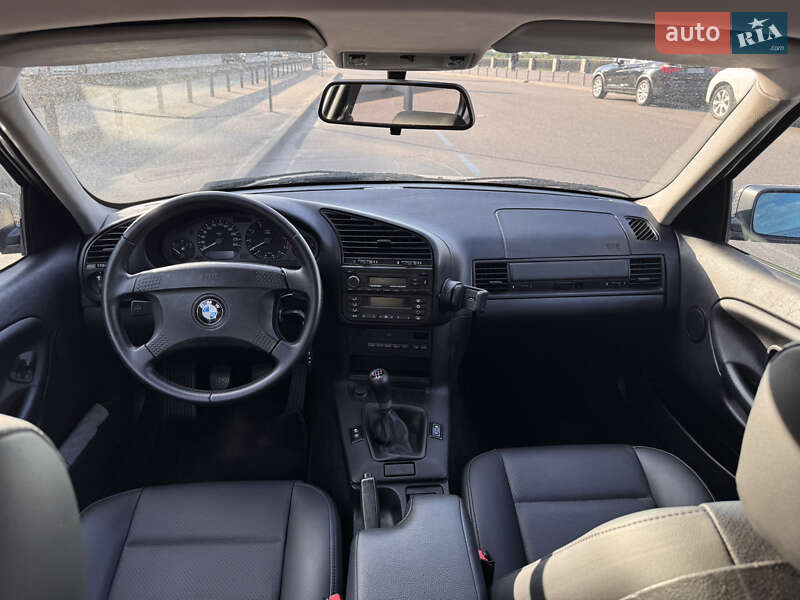 Седан BMW 3 Series 1995 в Киеве