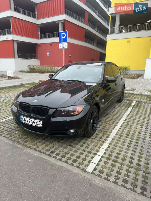 Седан BMW 3 Series 2011 в 