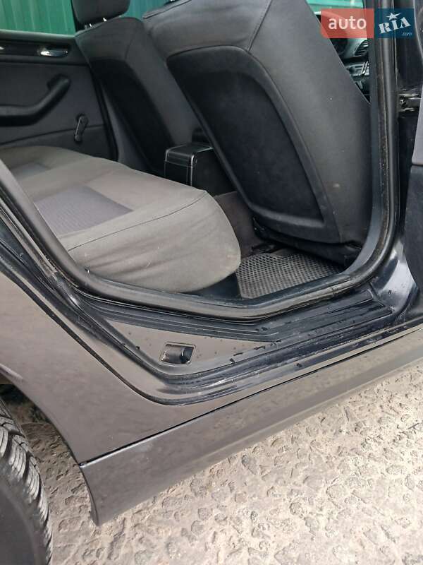 Седан BMW 3 Series 2001 в Каневі