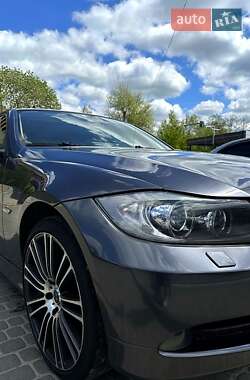 Седан BMW 3 Series 2005 в Львові