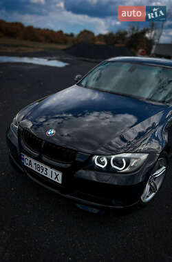 Седан BMW 3 Series 2005 в Смілі