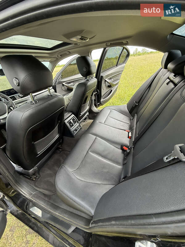 Седан BMW 3 Series 2015 в Львові