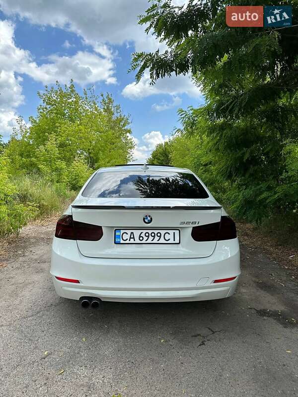Седан BMW 3 Series 2012 в Смеле