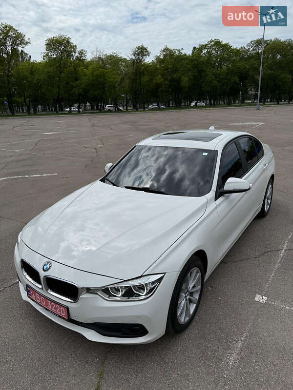 Седан BMW 3 Series 2016 в 