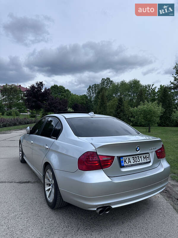 Седан BMW 3 Series 2010 в 