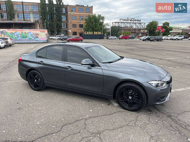 Седан BMW 3 Series 2015 в Киеве