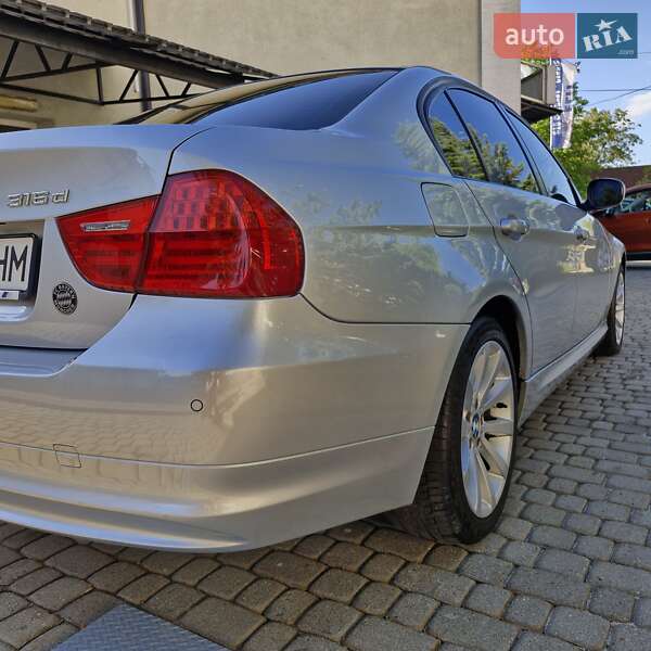 Седан BMW 3 Series 2011 в Сваляві