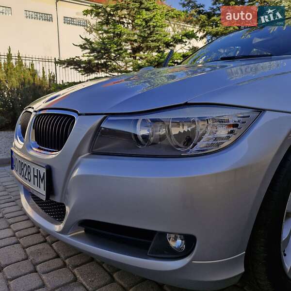 Седан BMW 3 Series 2011 в Сваляві