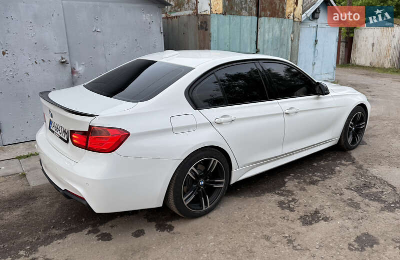 Седан BMW 3 Series 2015 в Киеве