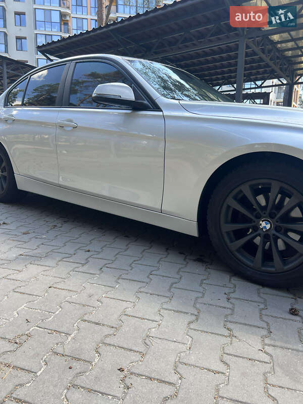 Седан BMW 3 Series 2015 в Гостомелі