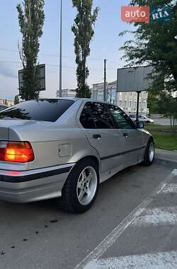 Седан BMW 3 Series 1997 в Кропивницком