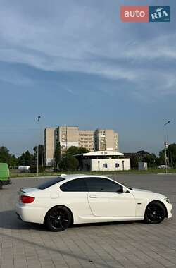 Купе BMW 3 Series 2011 в 