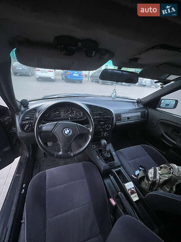 Седан BMW 3 Series 1991 в Виннице