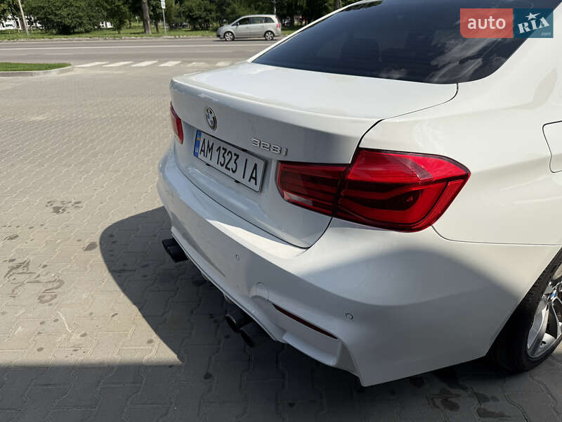 Седан BMW 3 Series 2016 в Киеве