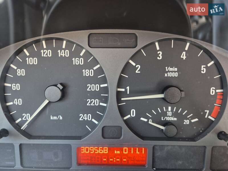 Седан BMW 3 Series 2002 в Бобринці