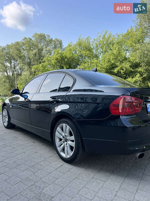 Седан BMW 3 Series 2005 в Новояворовске