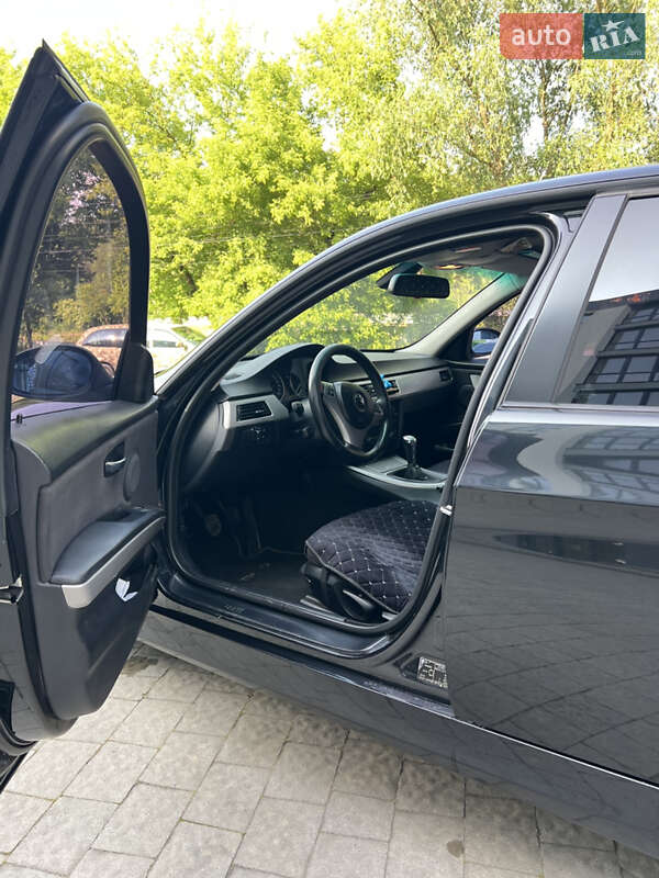Седан BMW 3 Series 2005 в Новояворовске